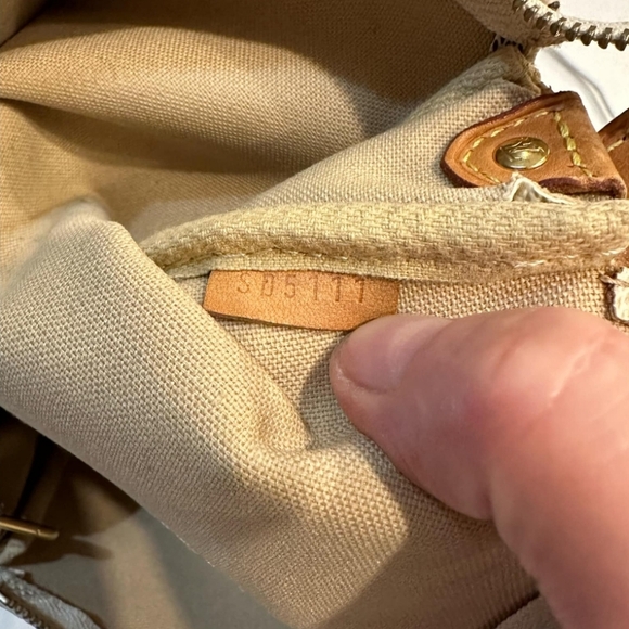 louis vuitton bag - Picture 8 of 8